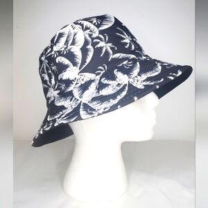 GiuliA Black and White Tropical Pslms Bucket Hat